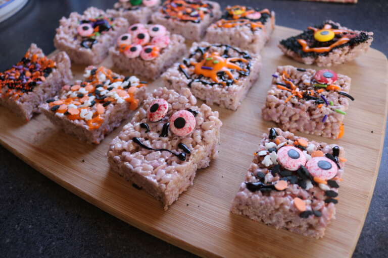 How to Make Easy Peasy Rice Krispies Monster Treats